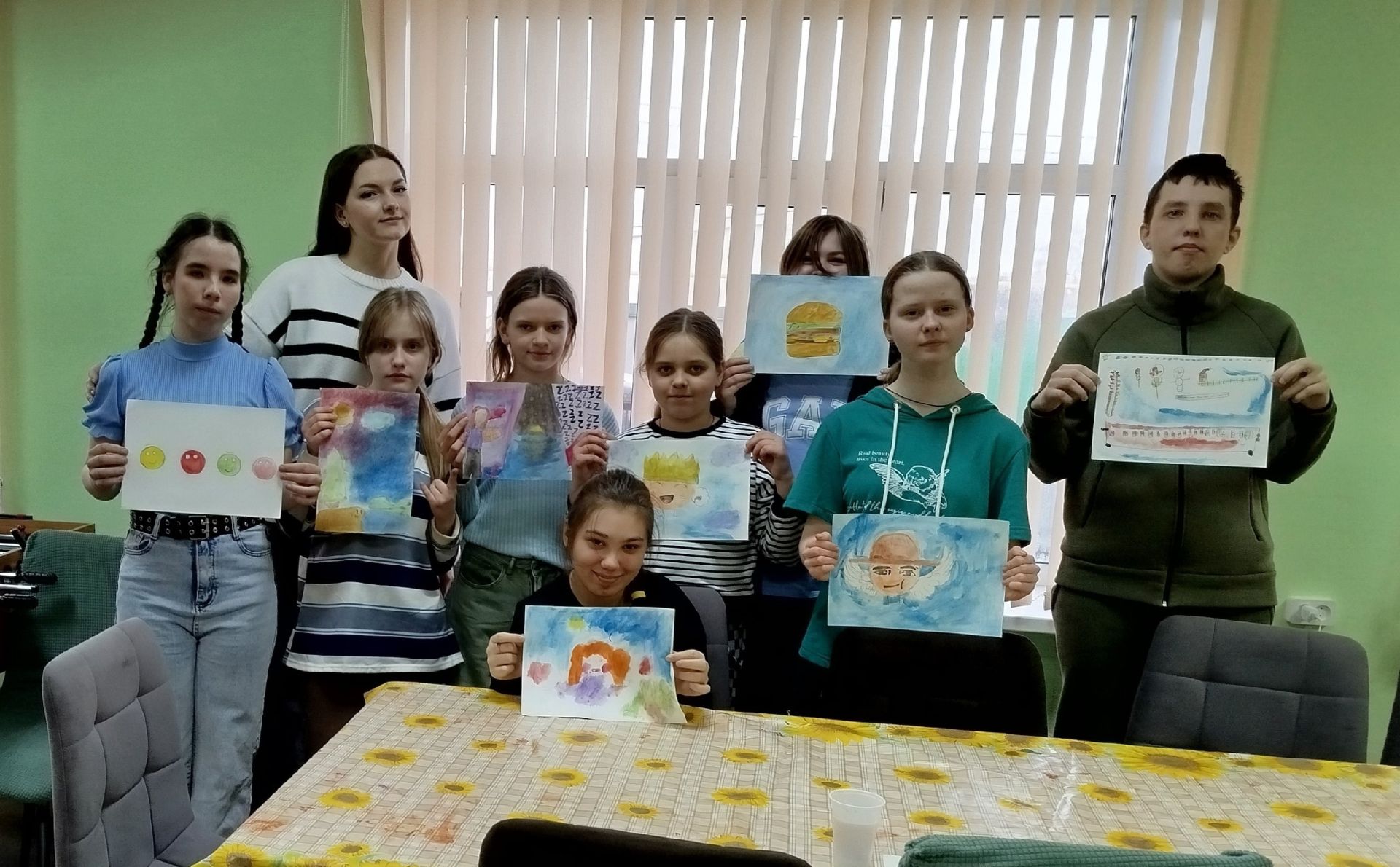 В Болгаре в новом инклюзивном клубе прошло занятие по технике арт-терапии