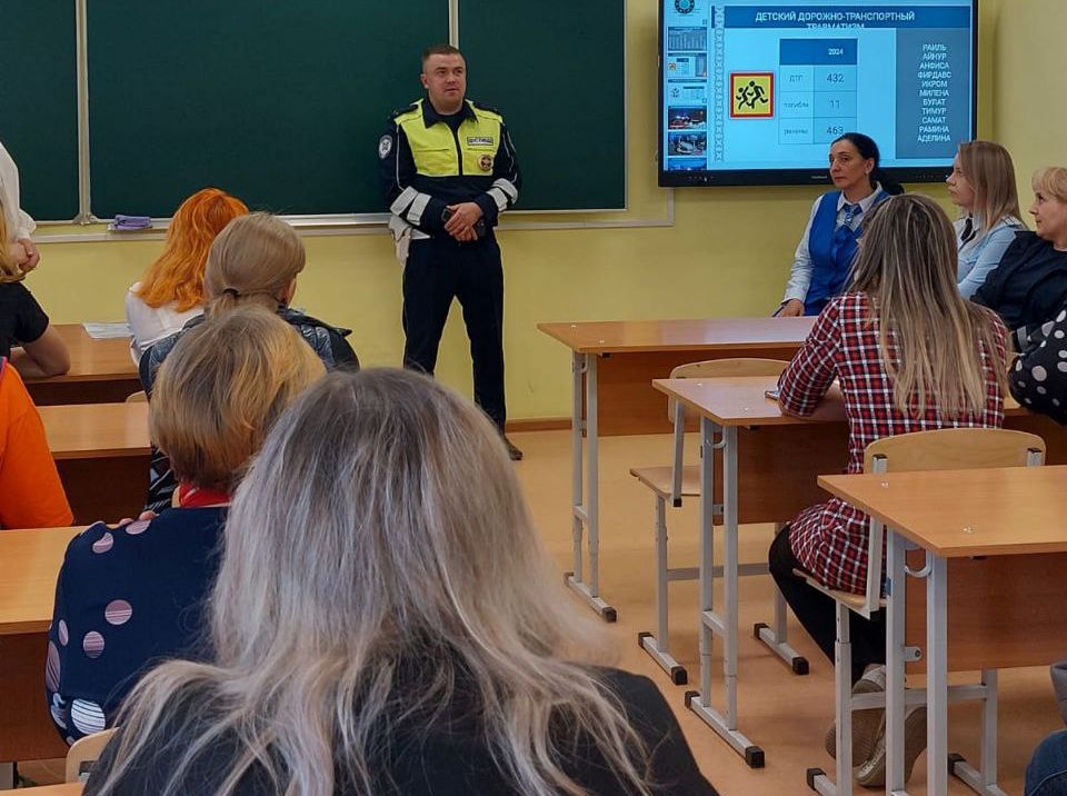 В селе Три Озера прошло родительское собрание с участием представителей ГИБДД
