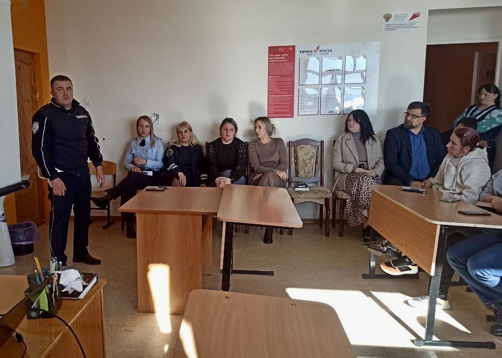 В Полянской школе прошло родительское собрание с участием госавтоинспеккторов