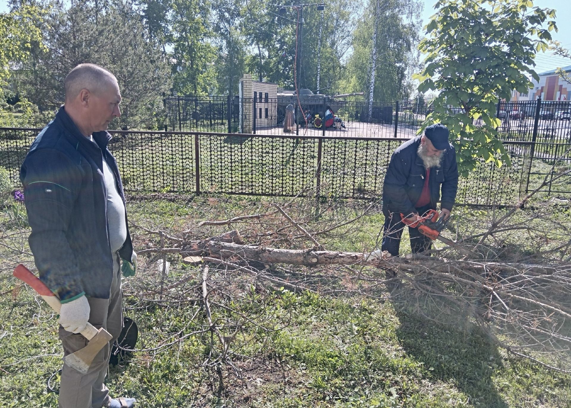 Педагоги допобразования из Болгара провели масштабный субботник