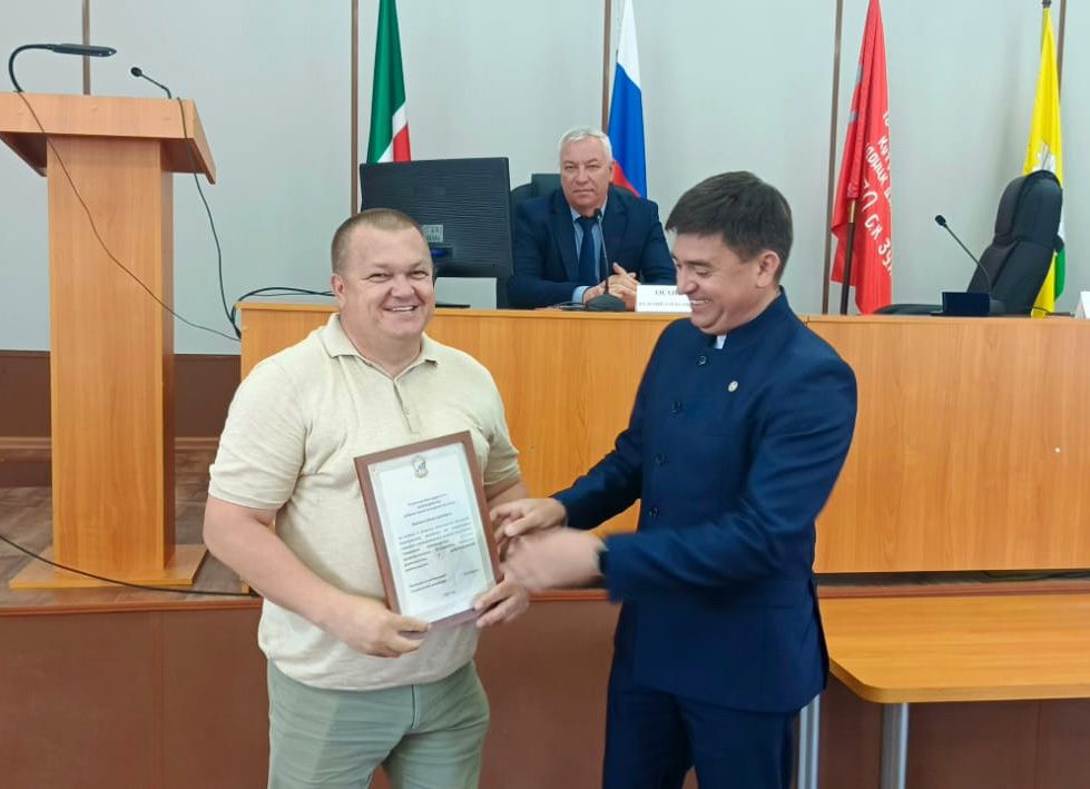 В Спасском районе наградили лучших сотрудников местного самоуправления