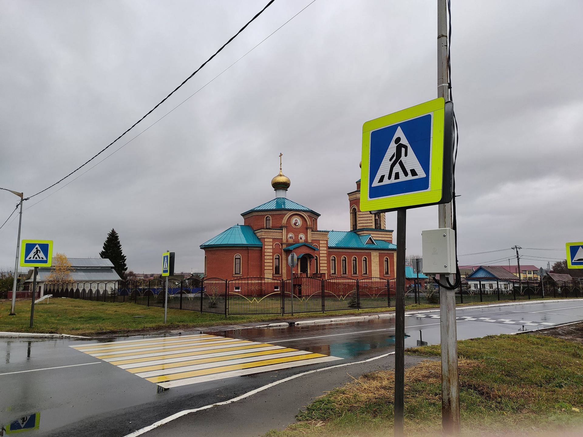 В Татарстане на дорогах установили тысячи знаков и новые «умные» светофоры