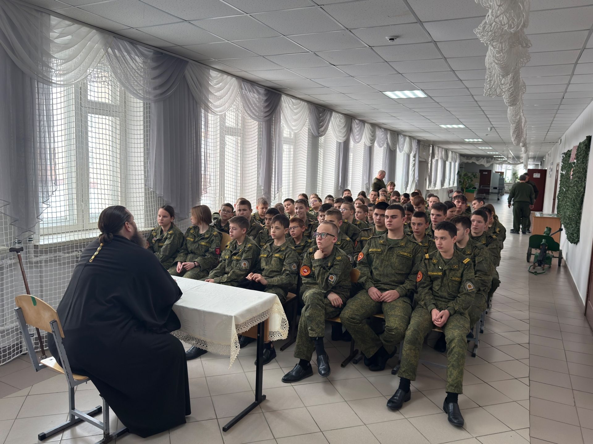 Священник поговорил с кадетами Болгара о вере в современном мире