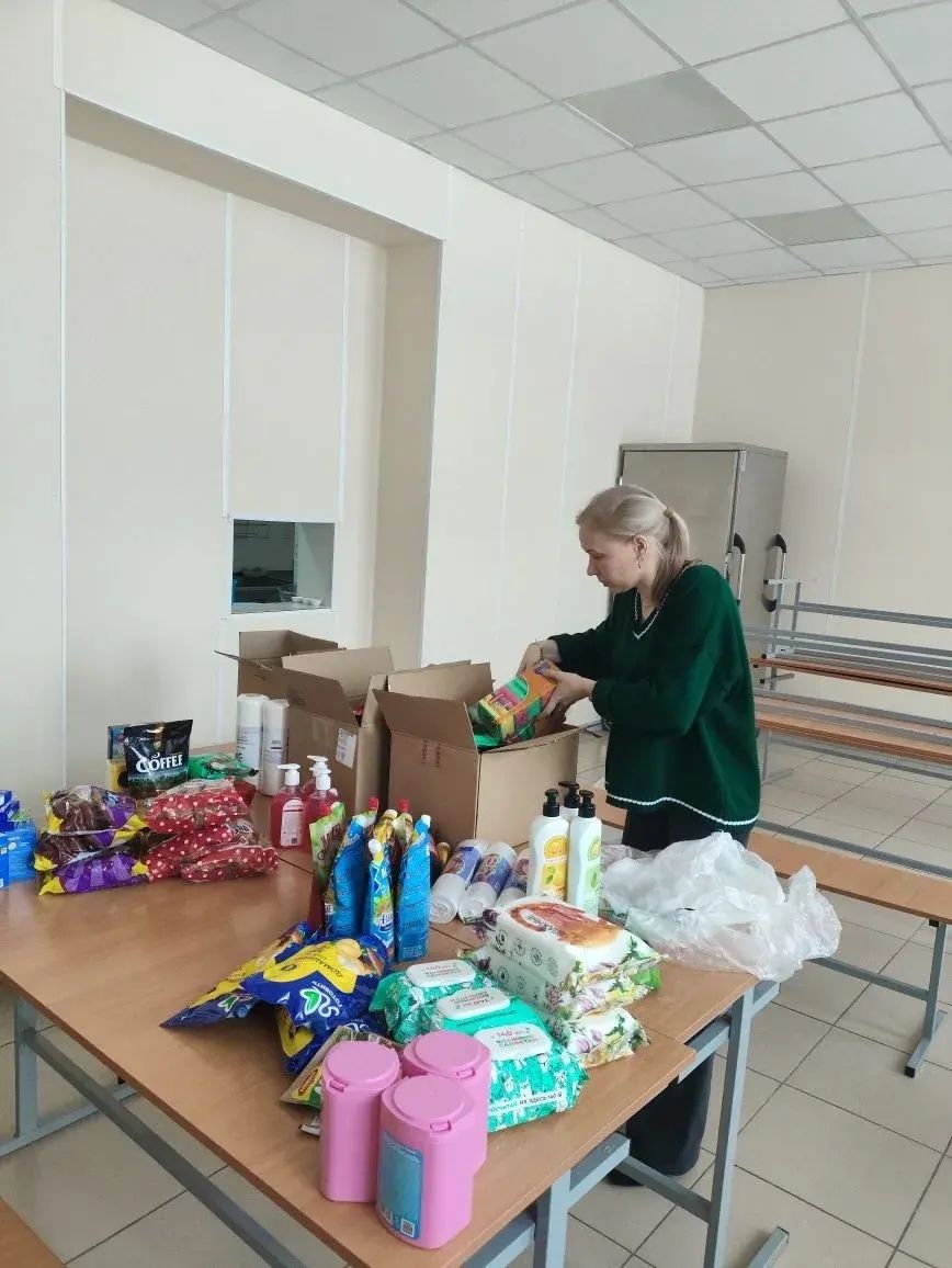 Сотрудники Спасского техникума собрали гуманитарную помощь для бойцов в зоне СВО