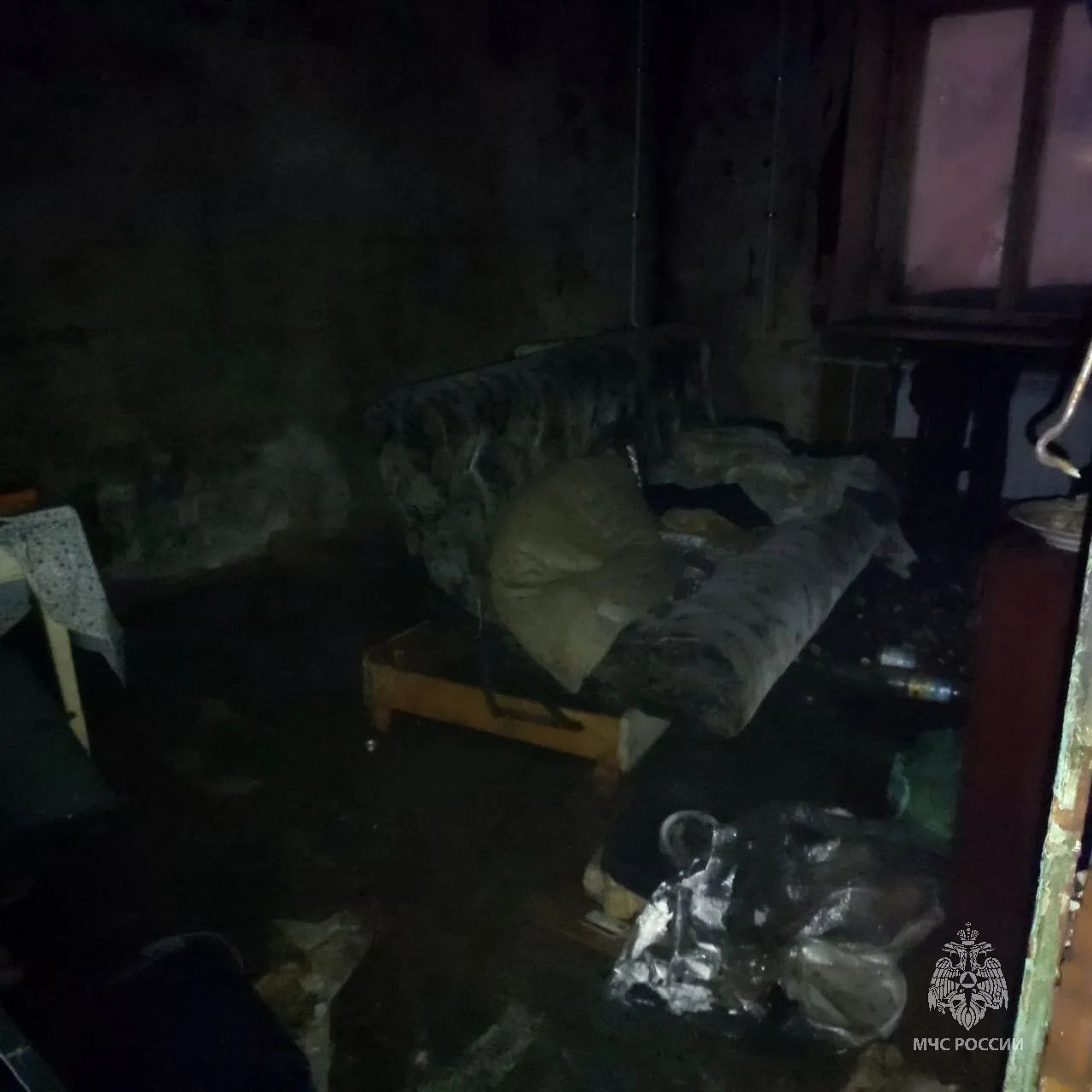Трое погибли при пожаре в многоквартирном доме в Татарстане