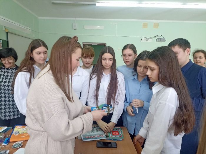 Экскурсовод из Болгарского музея-заповедника встретилась с юными архивариусами