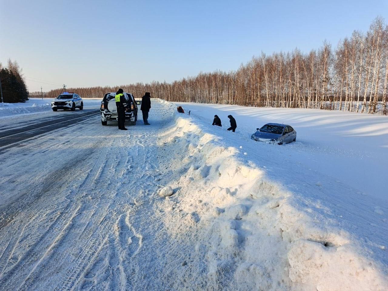 В Спасском районе автомобиль слетел в кювет