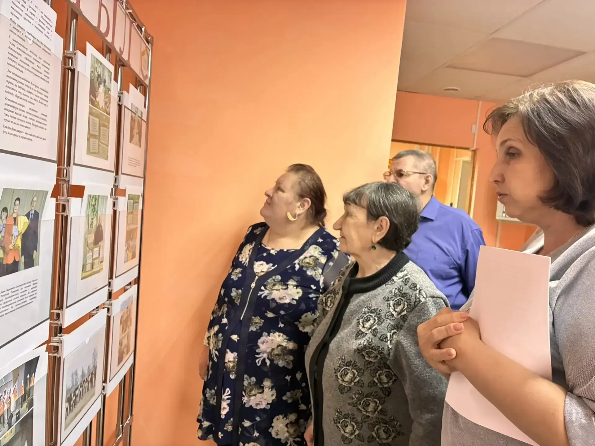 Подопечные Спасского ДИПИ посетили муниципальный архив в профессиональный праздник