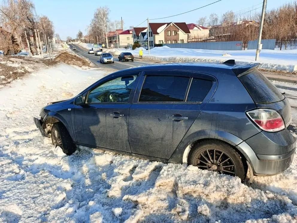 В Болгаре в сугробе обнаружили автомобиль без номеров