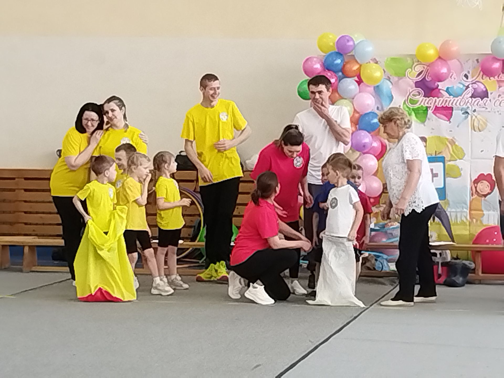 В Болгаре прошёл спортивный праздник для дошкольников «Папа, мама, я – здоровая семья»