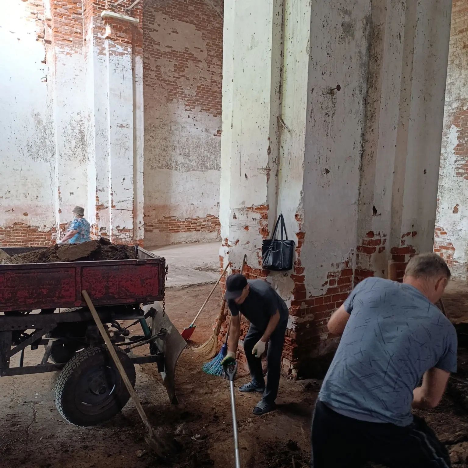Восстановим святыню вместе: жители Спасского района начали расчистку храма в Танкеевке