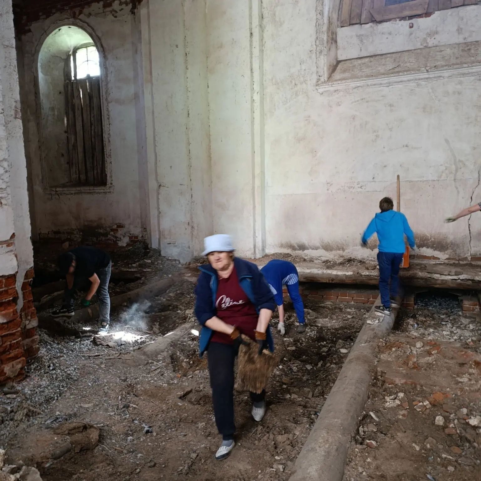 Восстановим святыню вместе: жители Спасского района начали расчистку храма в Танкеевке