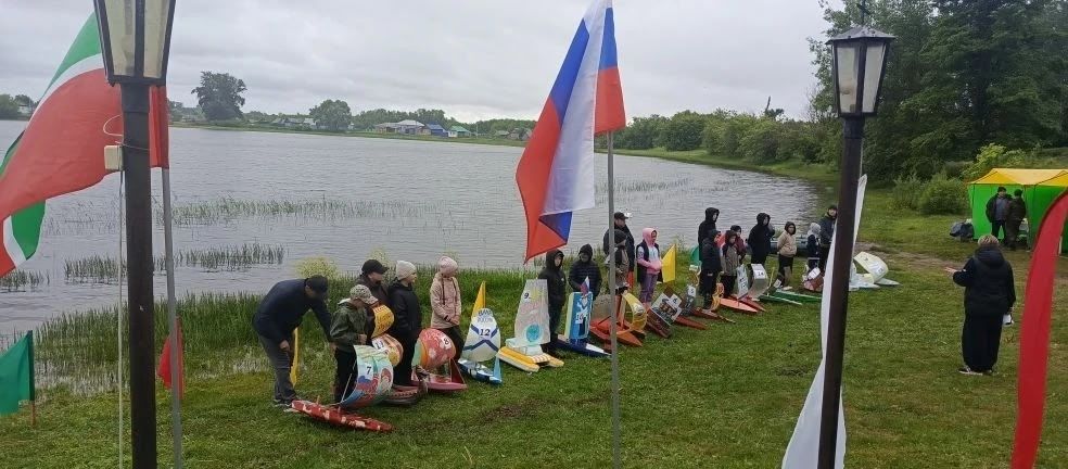 На озере Чистое в селе Три Озера прошло первенство по парусному судомодельному спорту