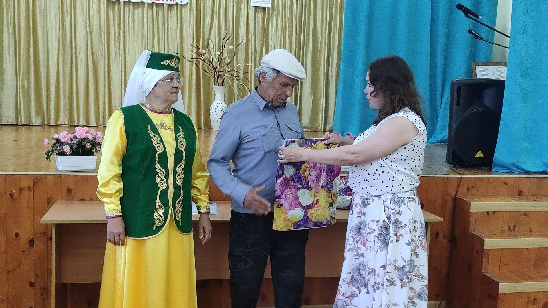 Средний Юрткуль отметил День села песнями, танцами и народными играми