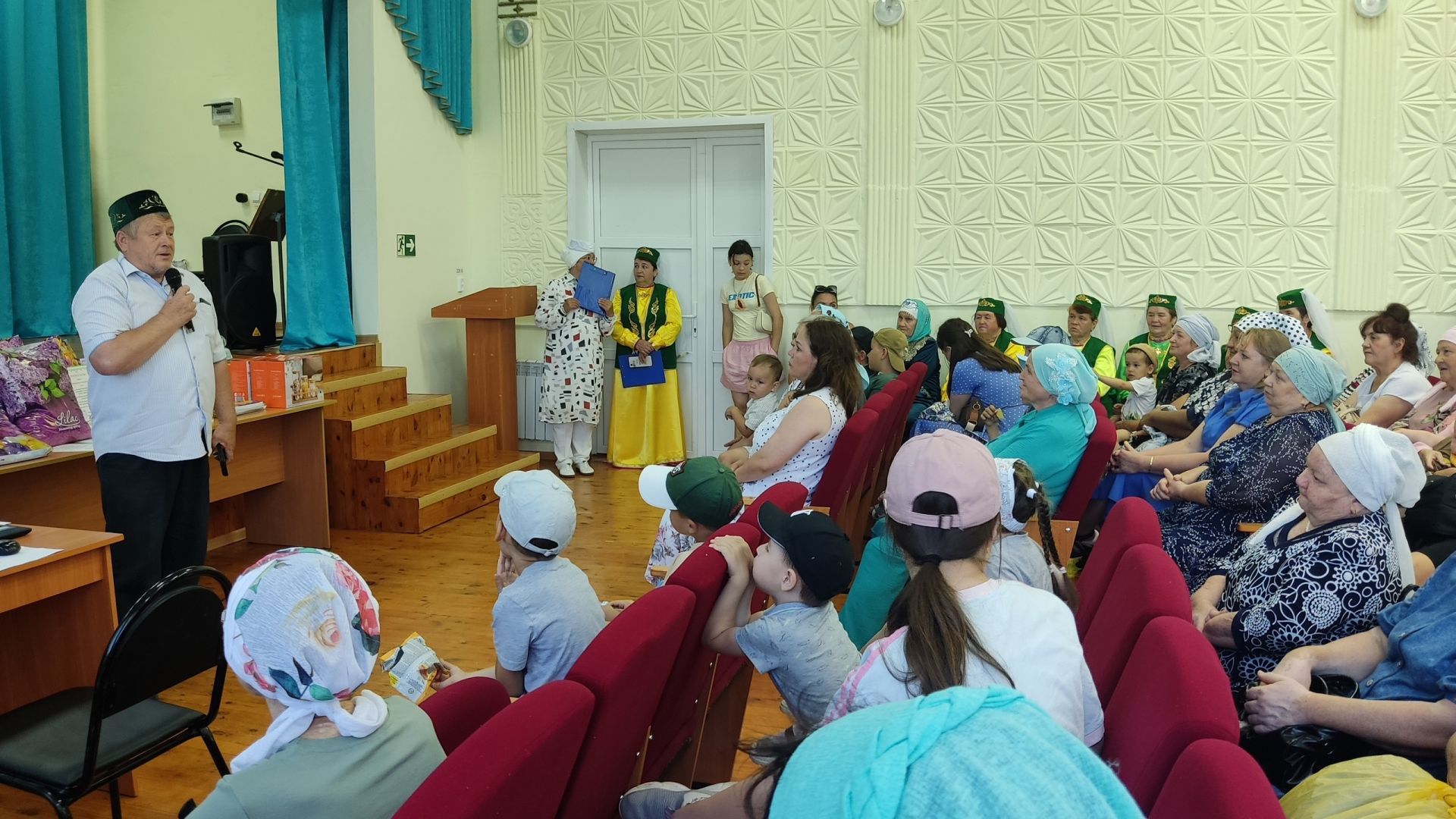 Средний Юрткуль отметил День села песнями, танцами и народными играми