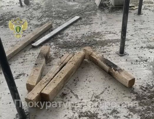В Зеленодольске на стройке водитель грузовика погиб от балки, сброшенной с 20-го этажа