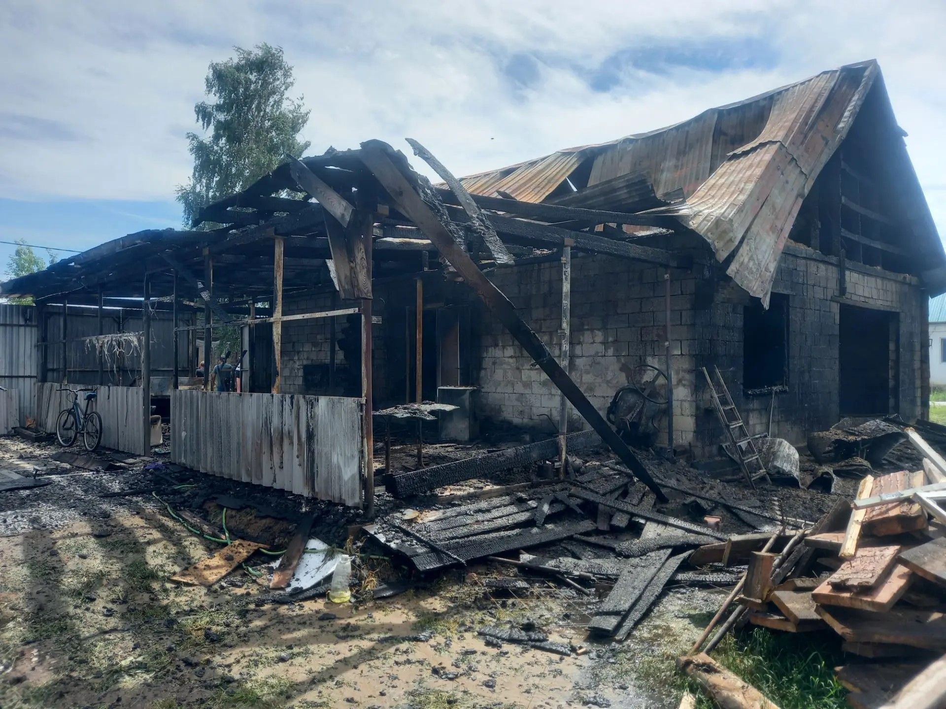 В Болгаре из-за короткого замыкания сгорел жилой дом