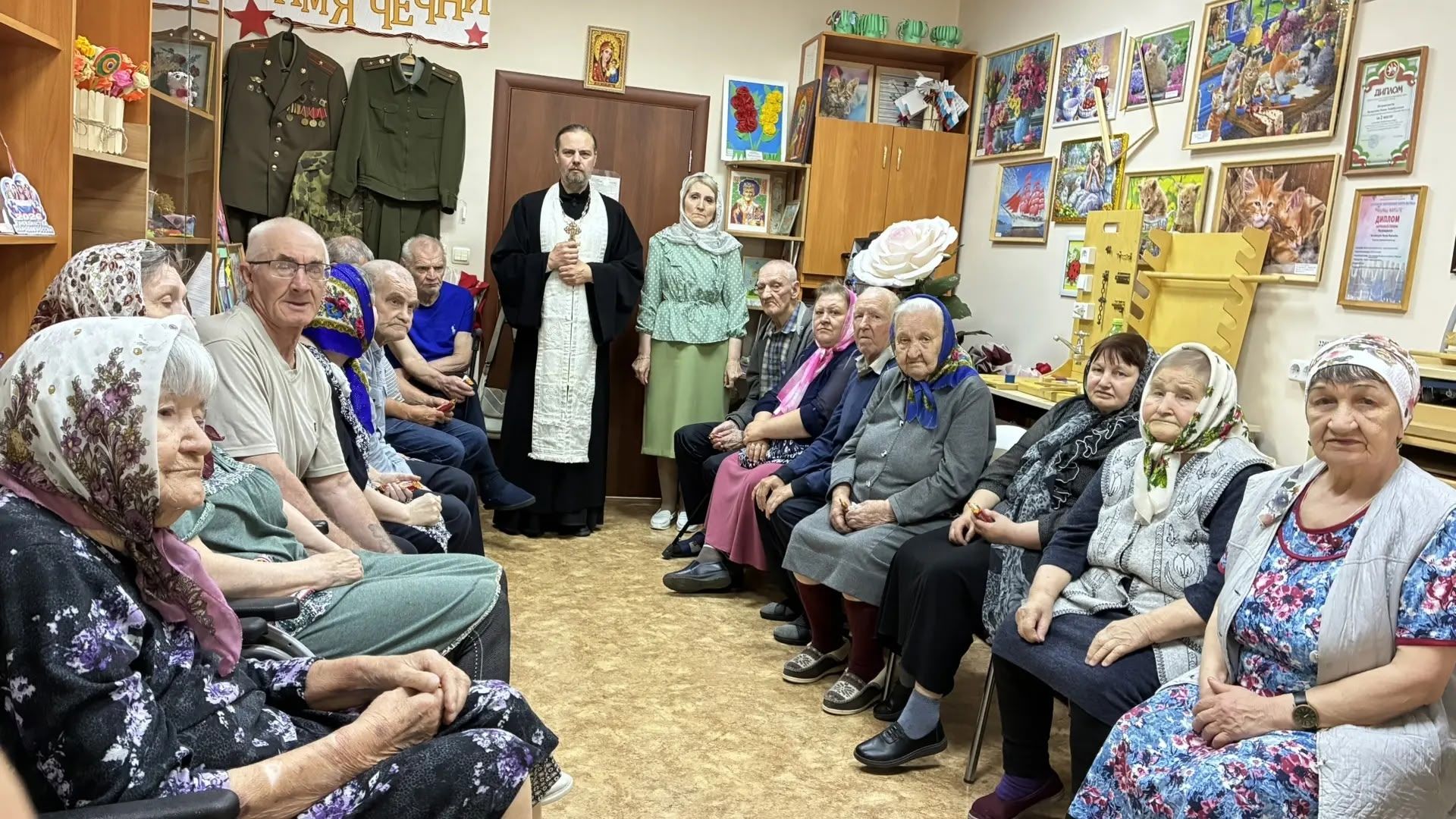 Подопечных Спасского дома-интерната поздравили с Троицей