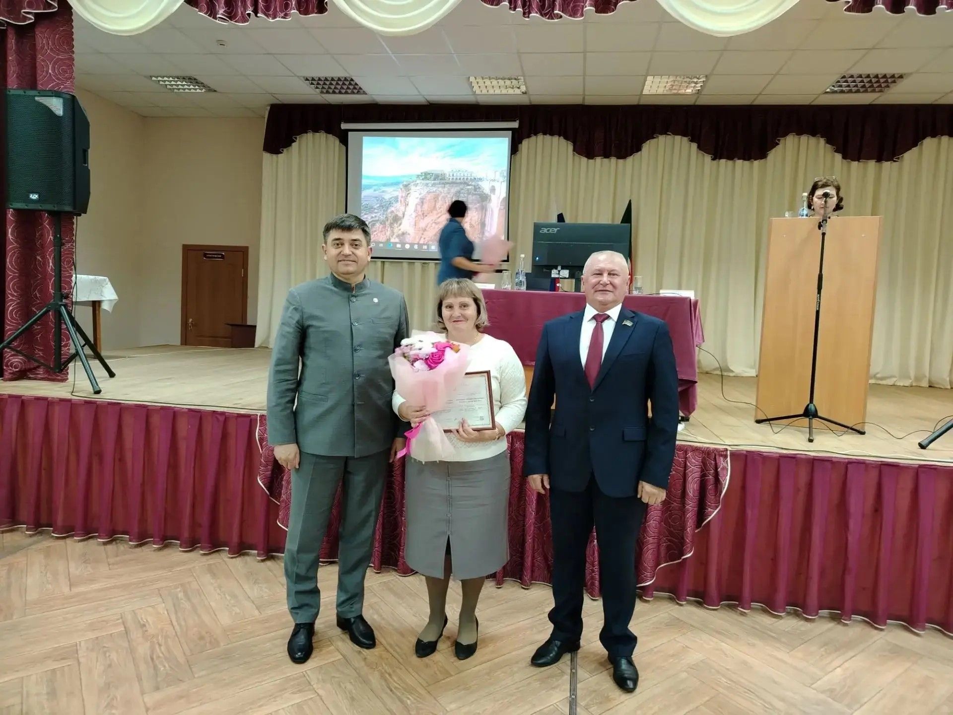 Жители Полянского поселения обсудили с главой района благоустройство, дороги и водоснабжение