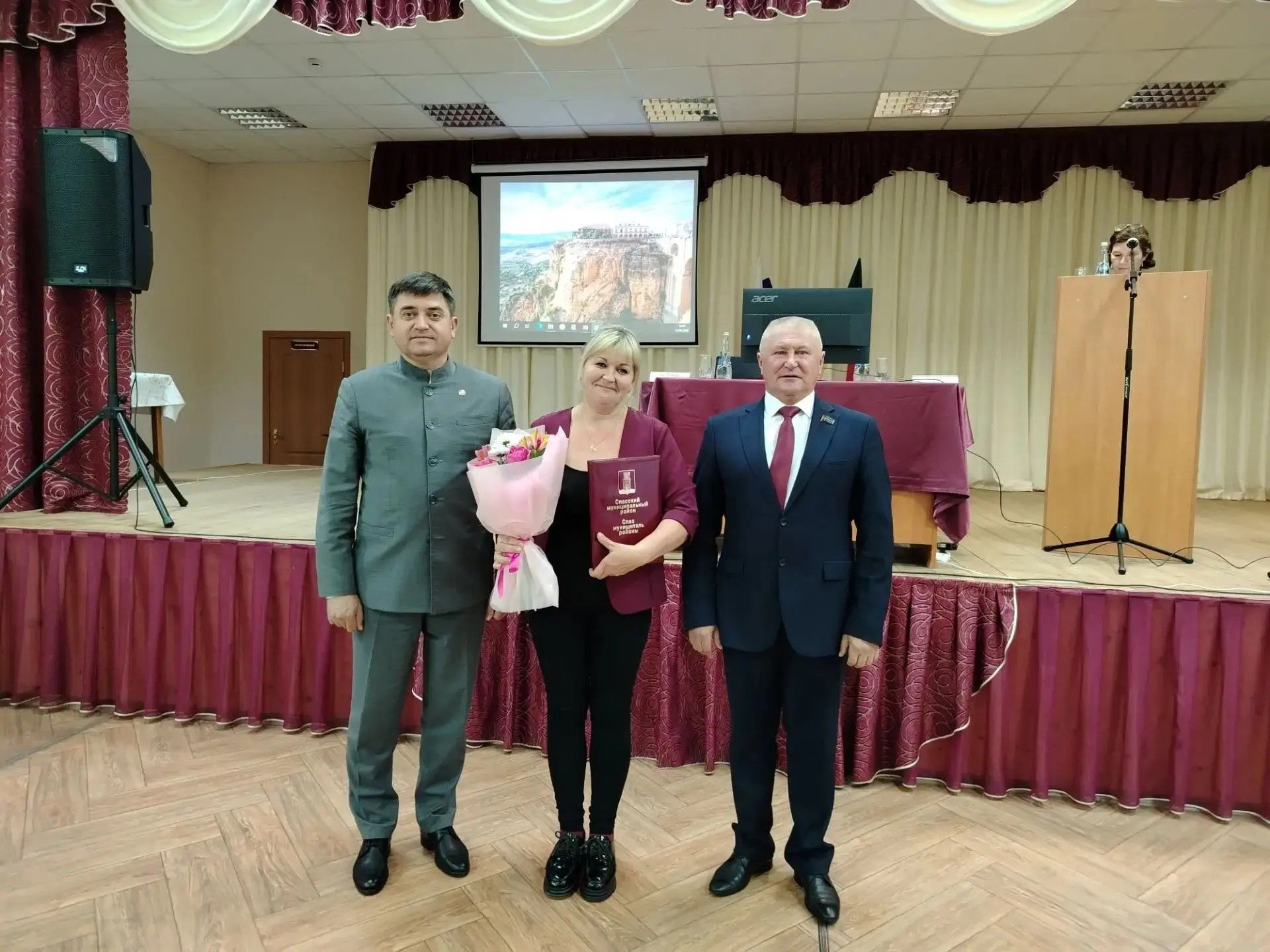 Жители Полянского поселения обсудили с главой района благоустройство, дороги и водоснабжение