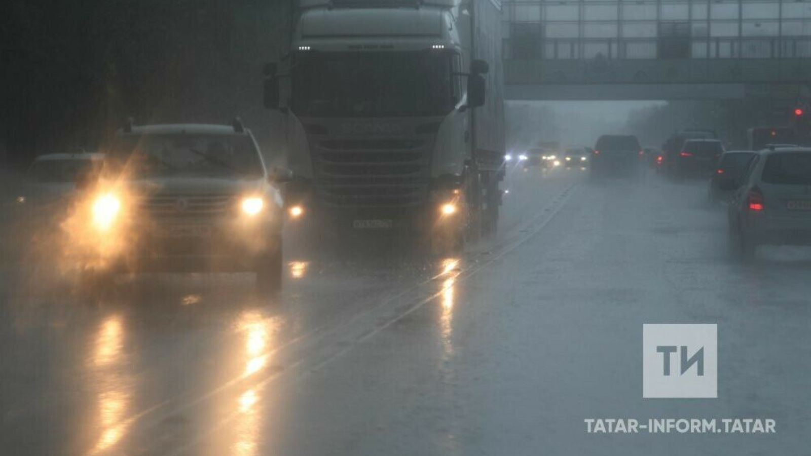 Водителей предупредили о ночных заморозках и гололеде