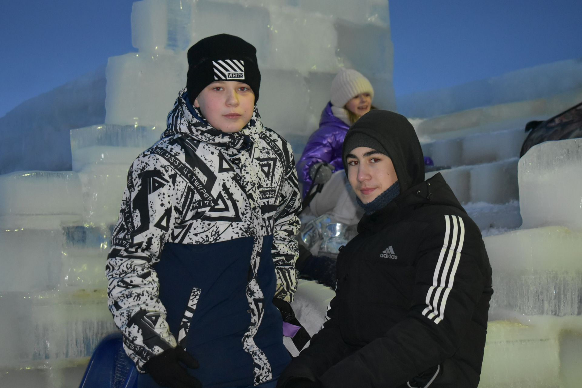 На площадке "Алексеевскдорстроя" Спасского района было не по-зимнему жарко