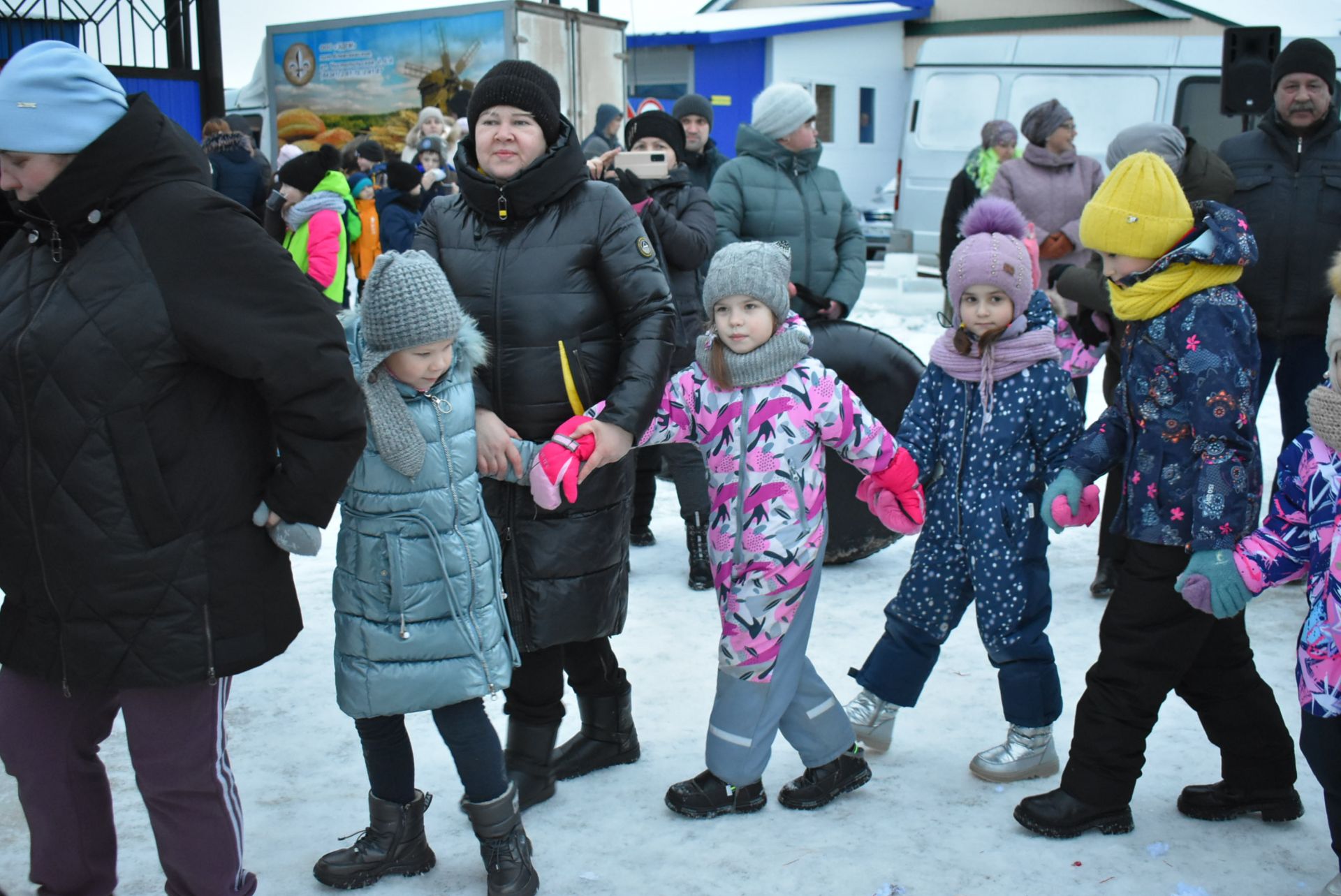 На площадке "Алексеевскдорстроя" Спасского района было не по-зимнему жарко