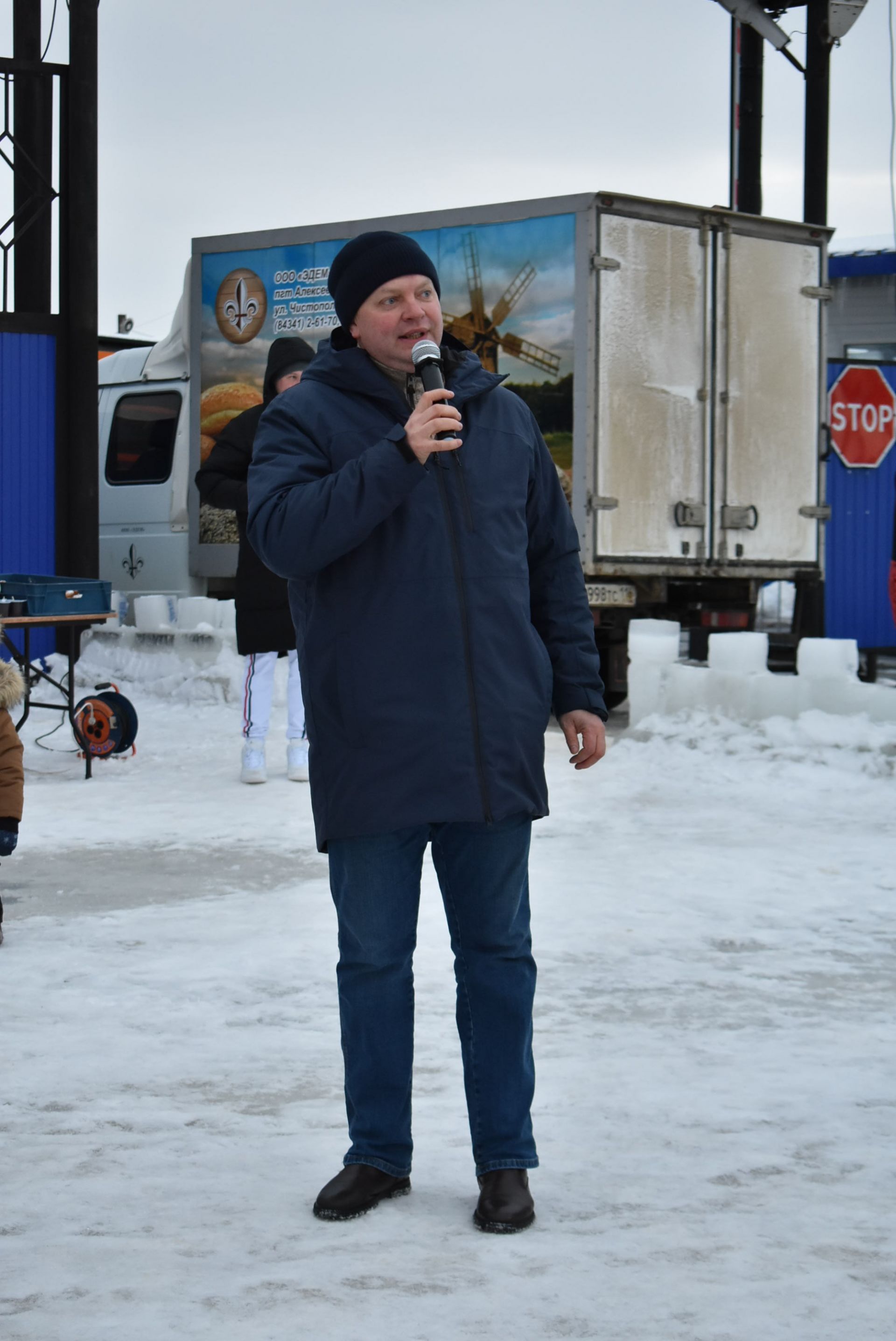 На площадке "Алексеевскдорстроя" Спасского района было не по-зимнему жарко