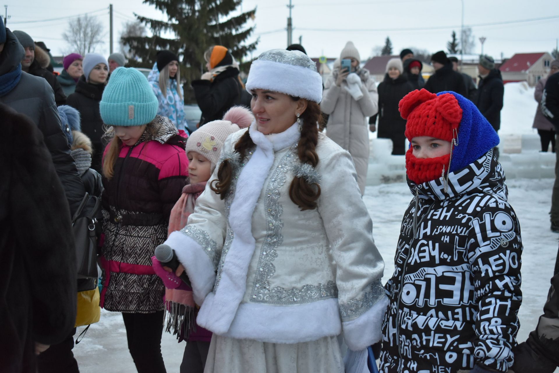 На площадке "Алексеевскдорстроя" Спасского района было не по-зимнему жарко