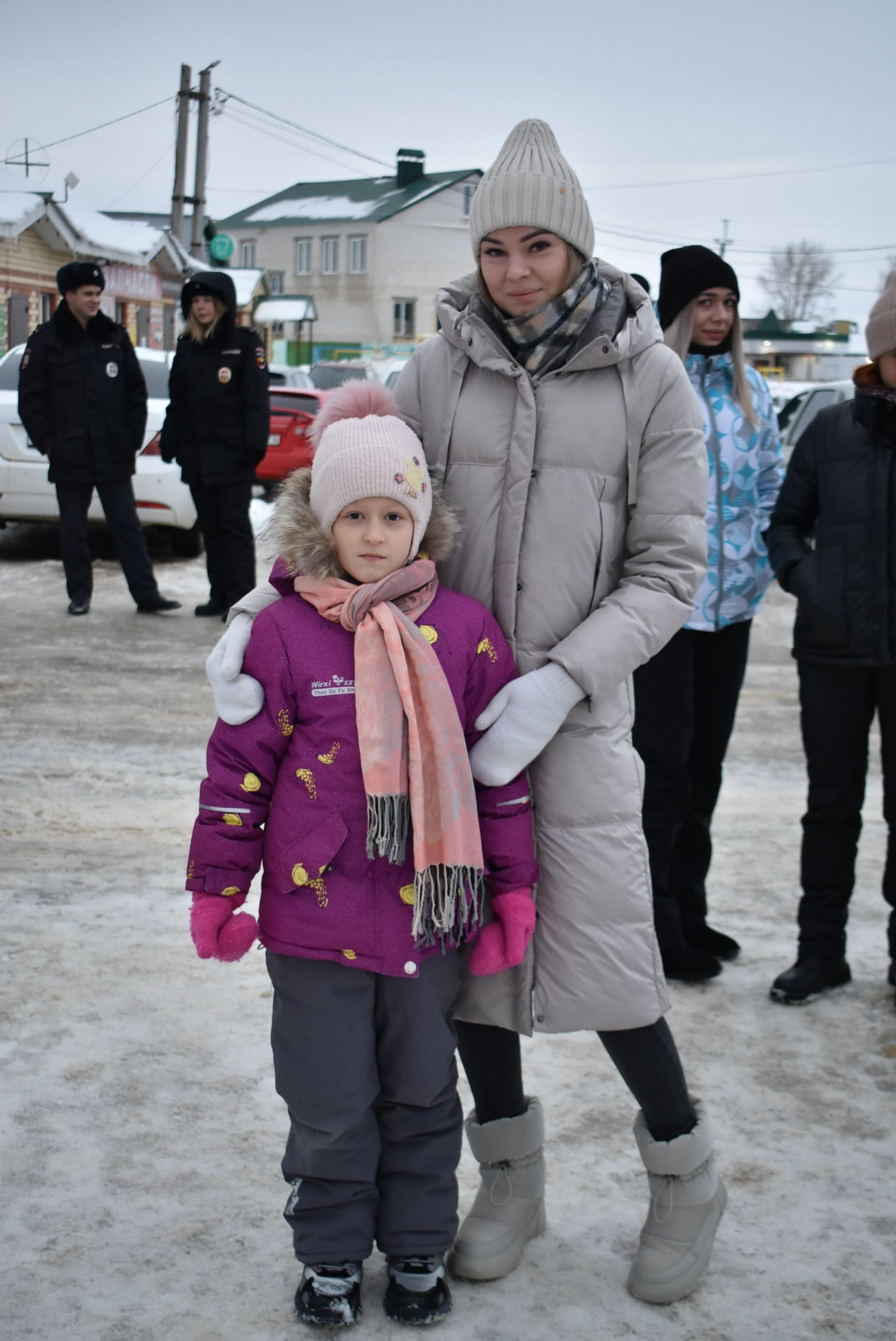 На площадке "Алексеевскдорстроя" Спасского района было не по-зимнему жарко