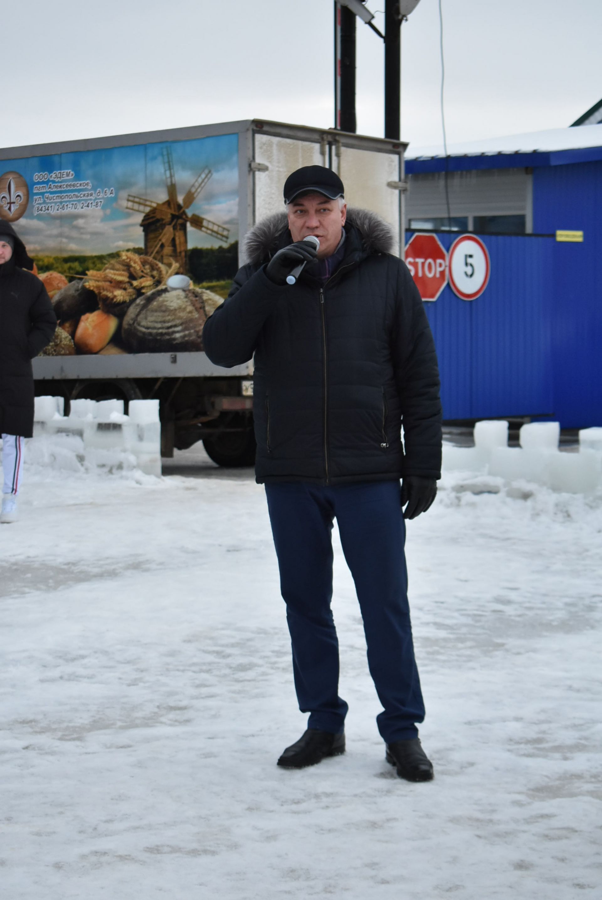 На площадке "Алексеевскдорстроя" Спасского района было не по-зимнему жарко