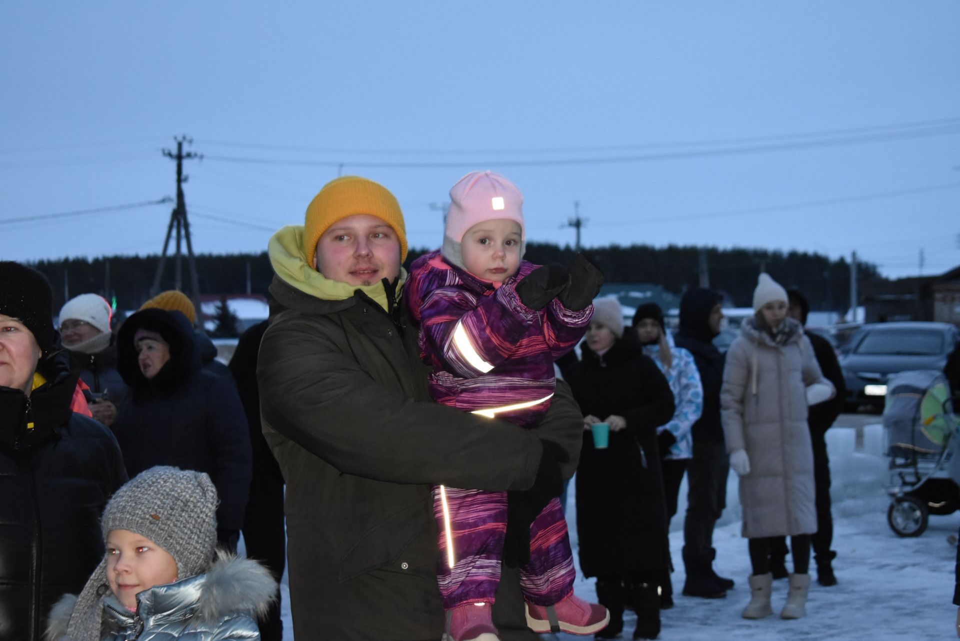 На площадке "Алексеевскдорстроя" Спасского района было не по-зимнему жарко