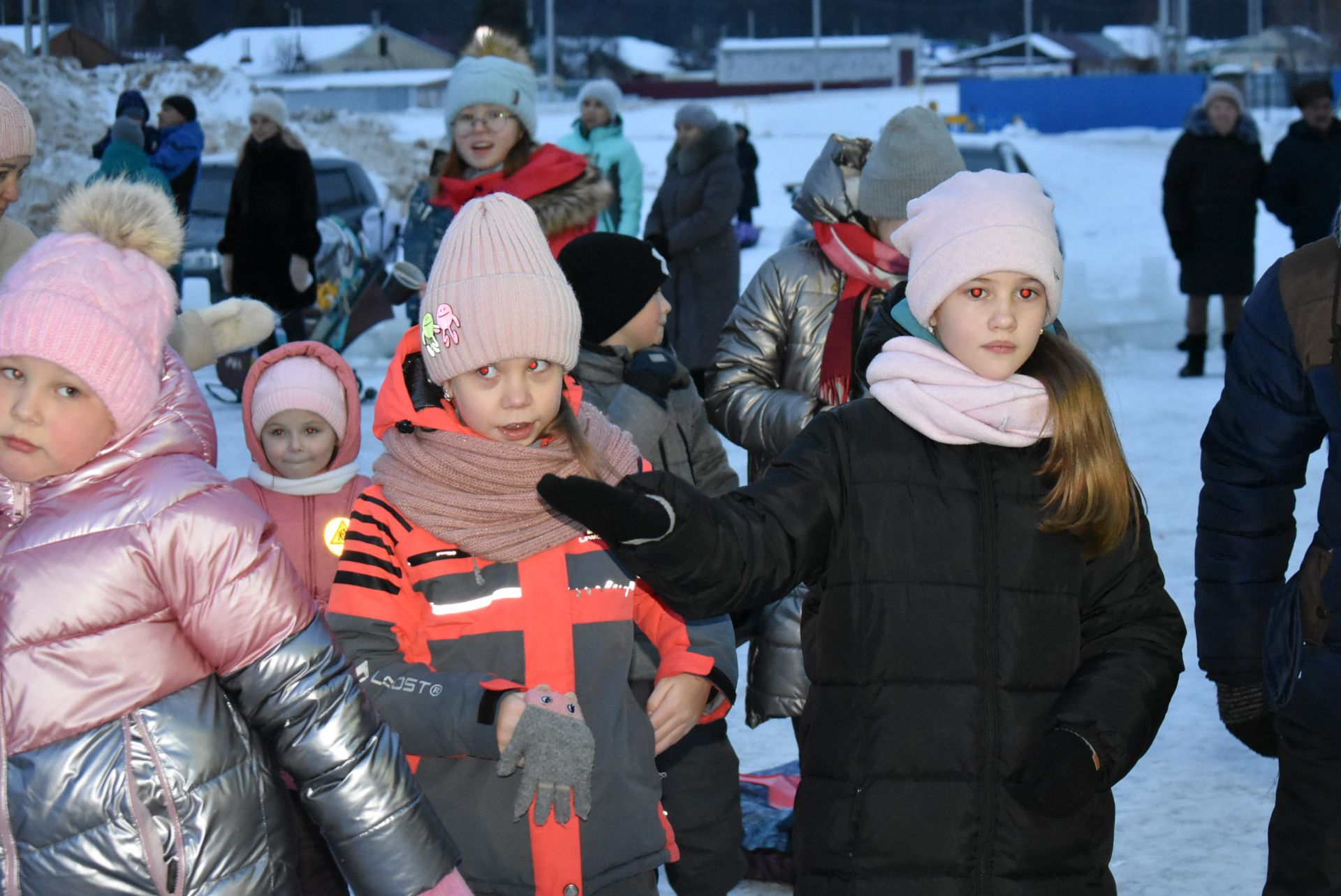 На площадке "Алексеевскдорстроя" Спасского района было не по-зимнему жарко