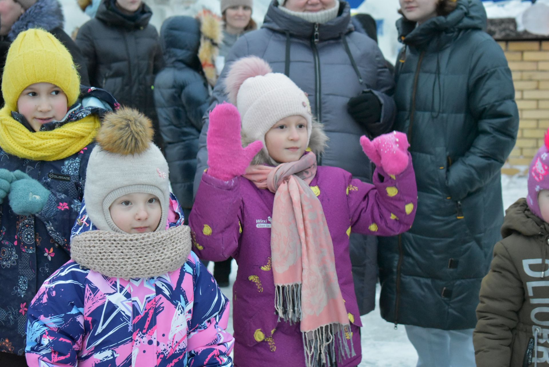 На площадке "Алексеевскдорстроя" Спасского района было не по-зимнему жарко