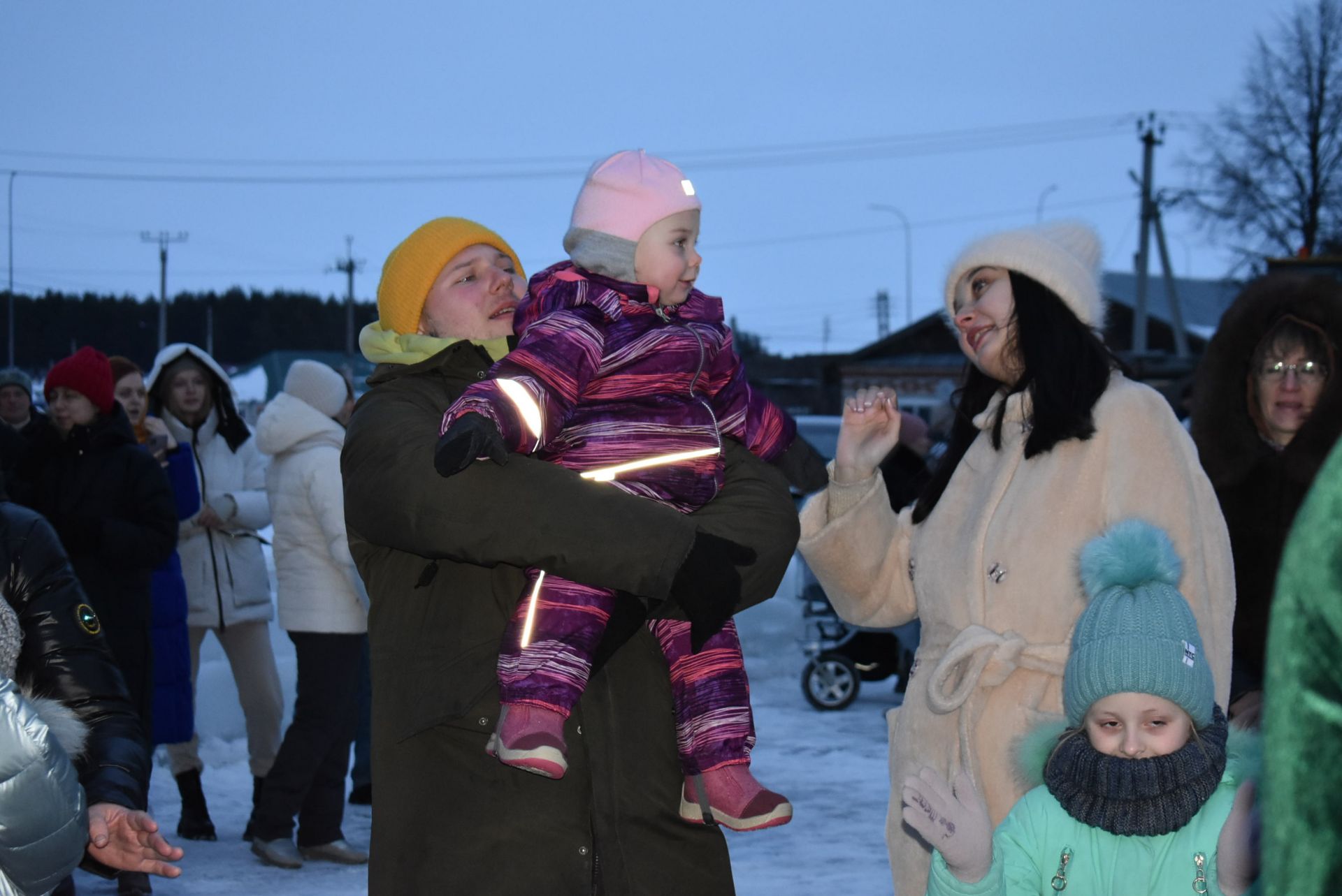 На площадке "Алексеевскдорстроя" Спасского района было не по-зимнему жарко