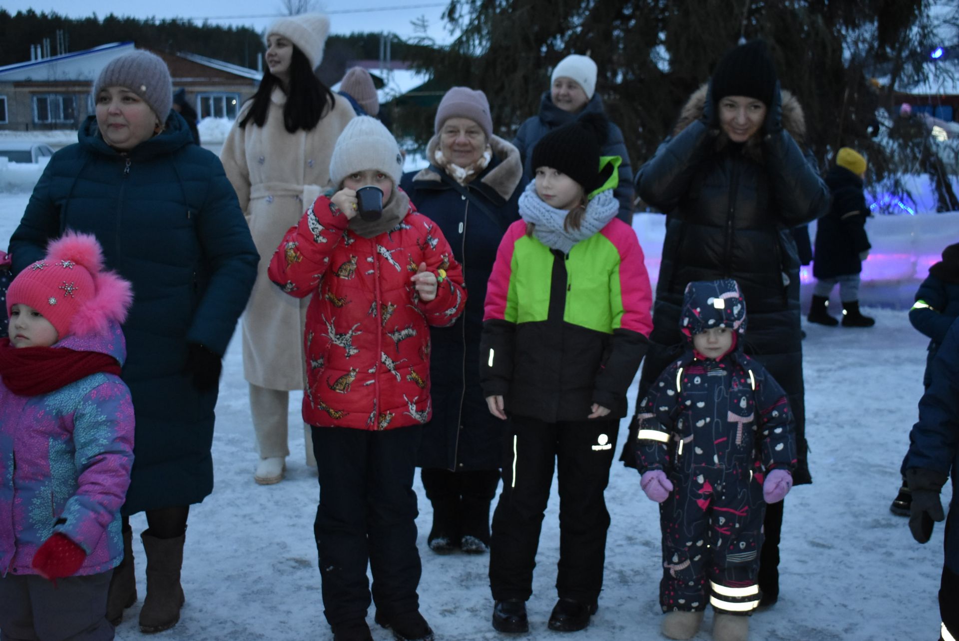 На площадке "Алексеевскдорстроя" Спасского района было не по-зимнему жарко