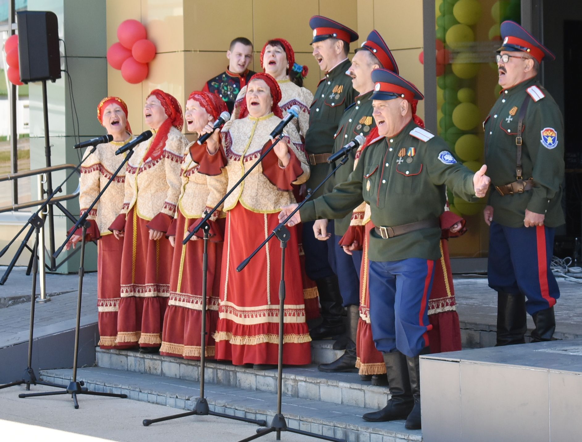 Народные гулянья по случаю празднования Красной горки прошли на главной площади Болгара