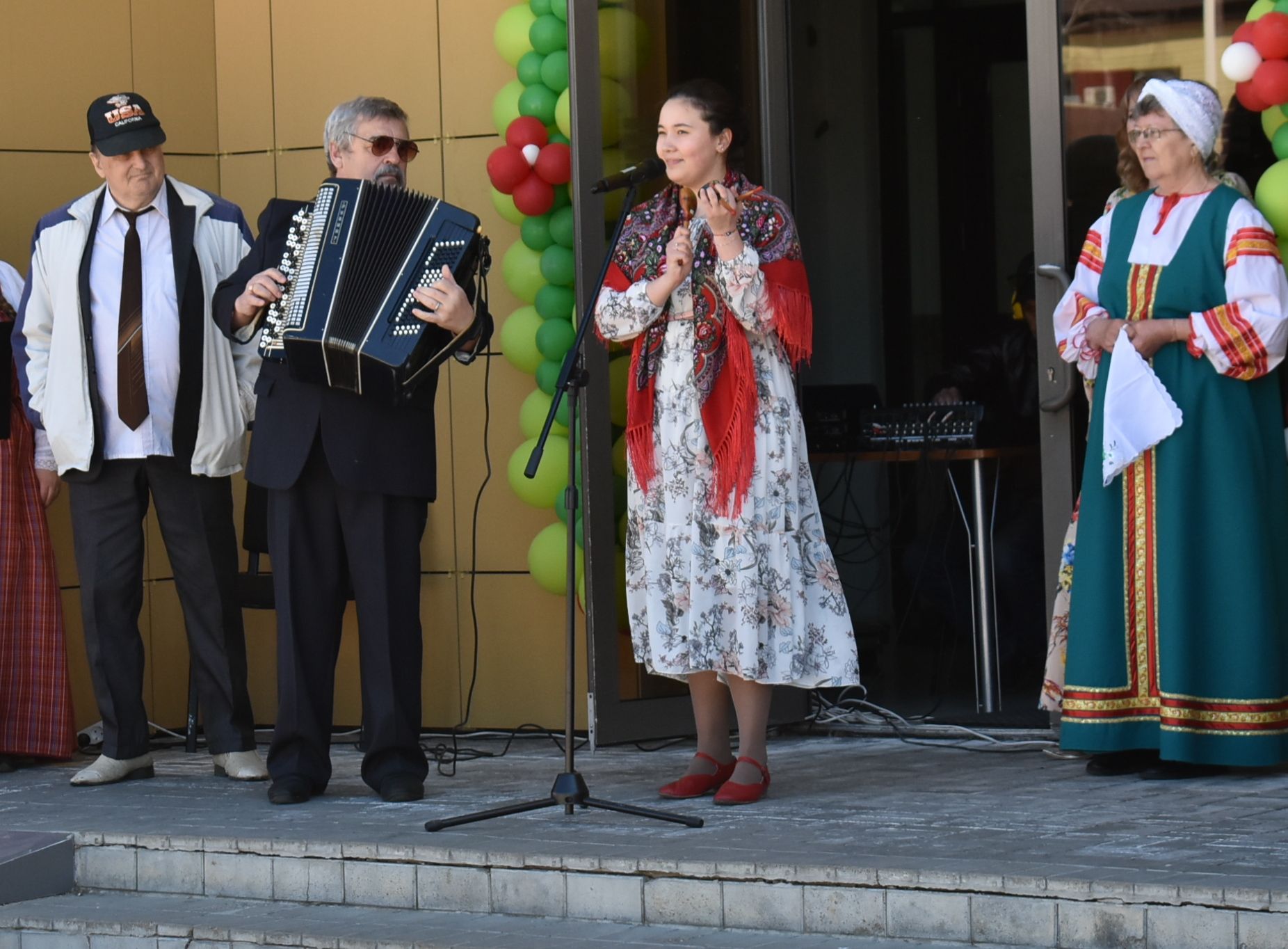 Народные гулянья по случаю празднования Красной горки прошли на главной площади Болгара