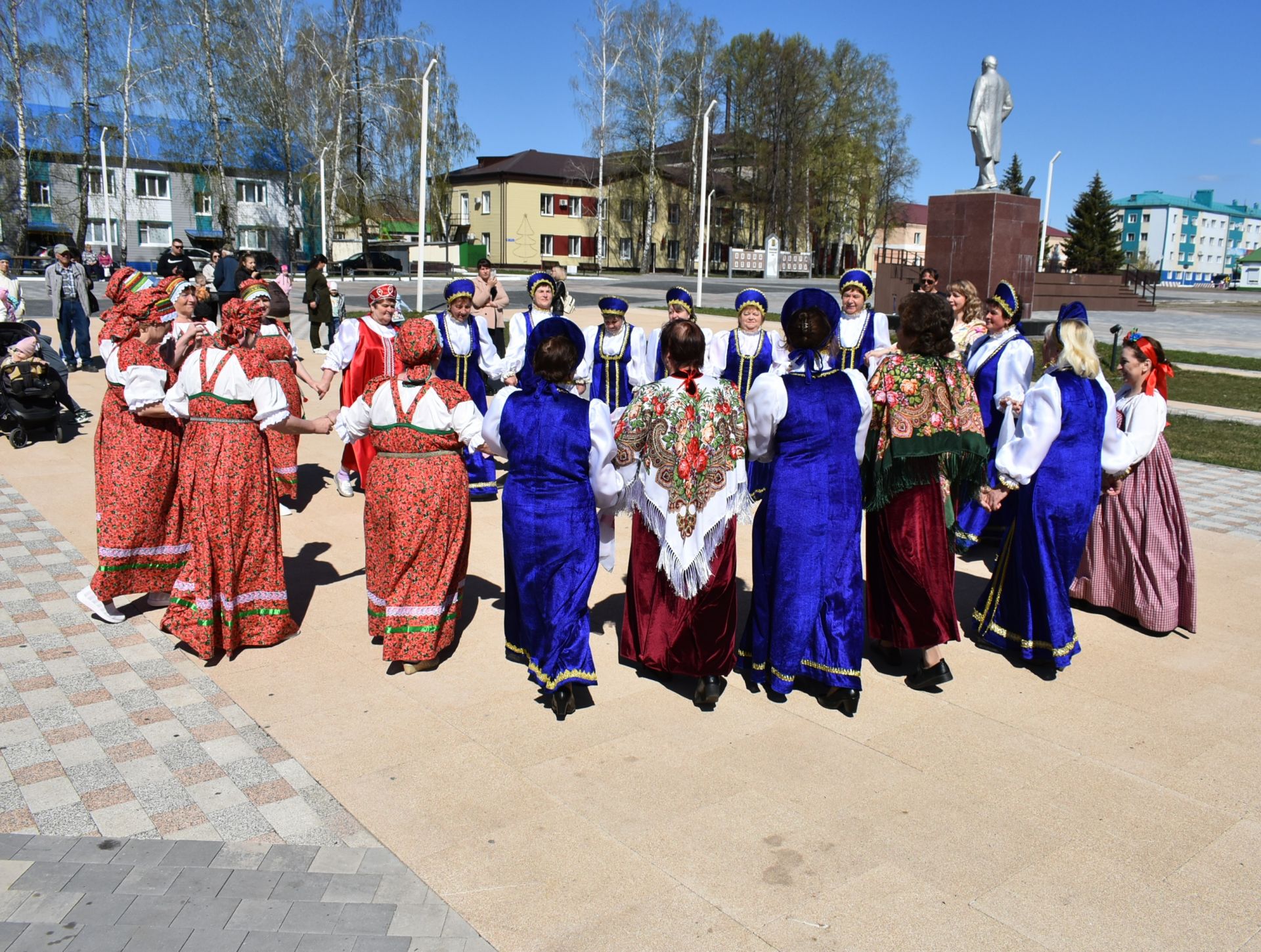 Народные гулянья по случаю празднования Красной горки прошли на главной площади Болгара