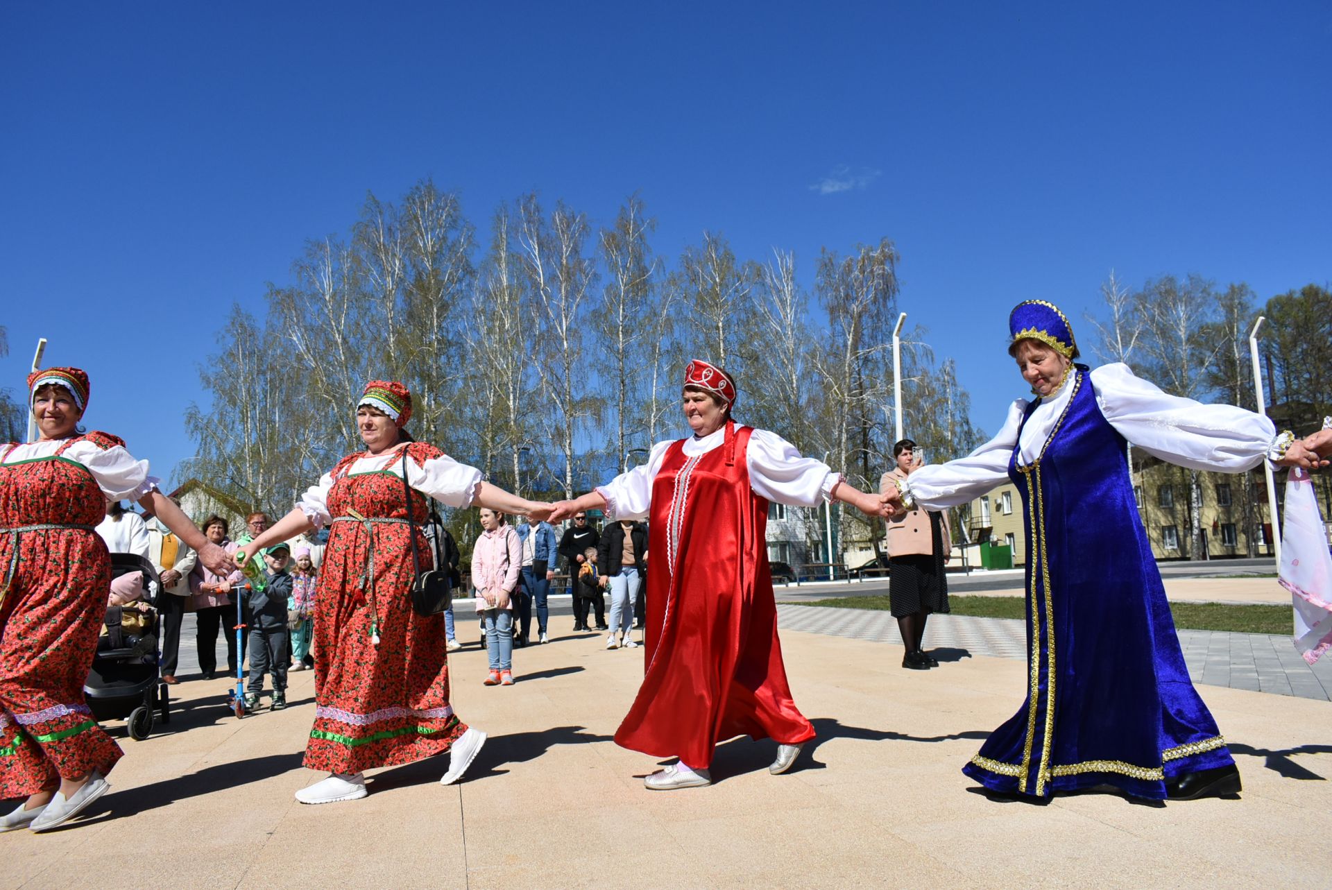 Народные гулянья по случаю празднования Красной горки прошли на главной площади Болгара