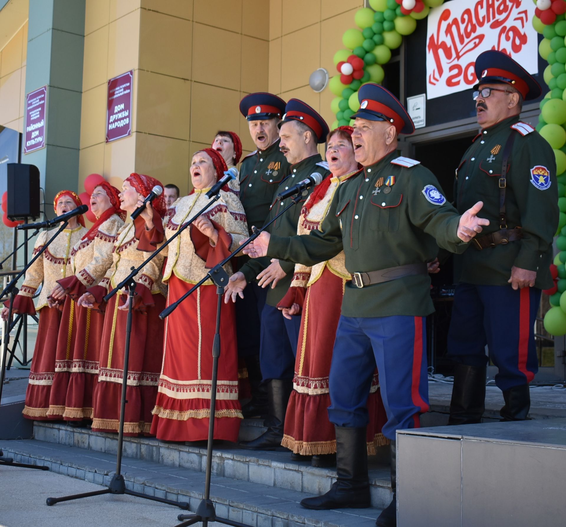 Народные гулянья по случаю празднования Красной горки прошли на главной площади Болгара