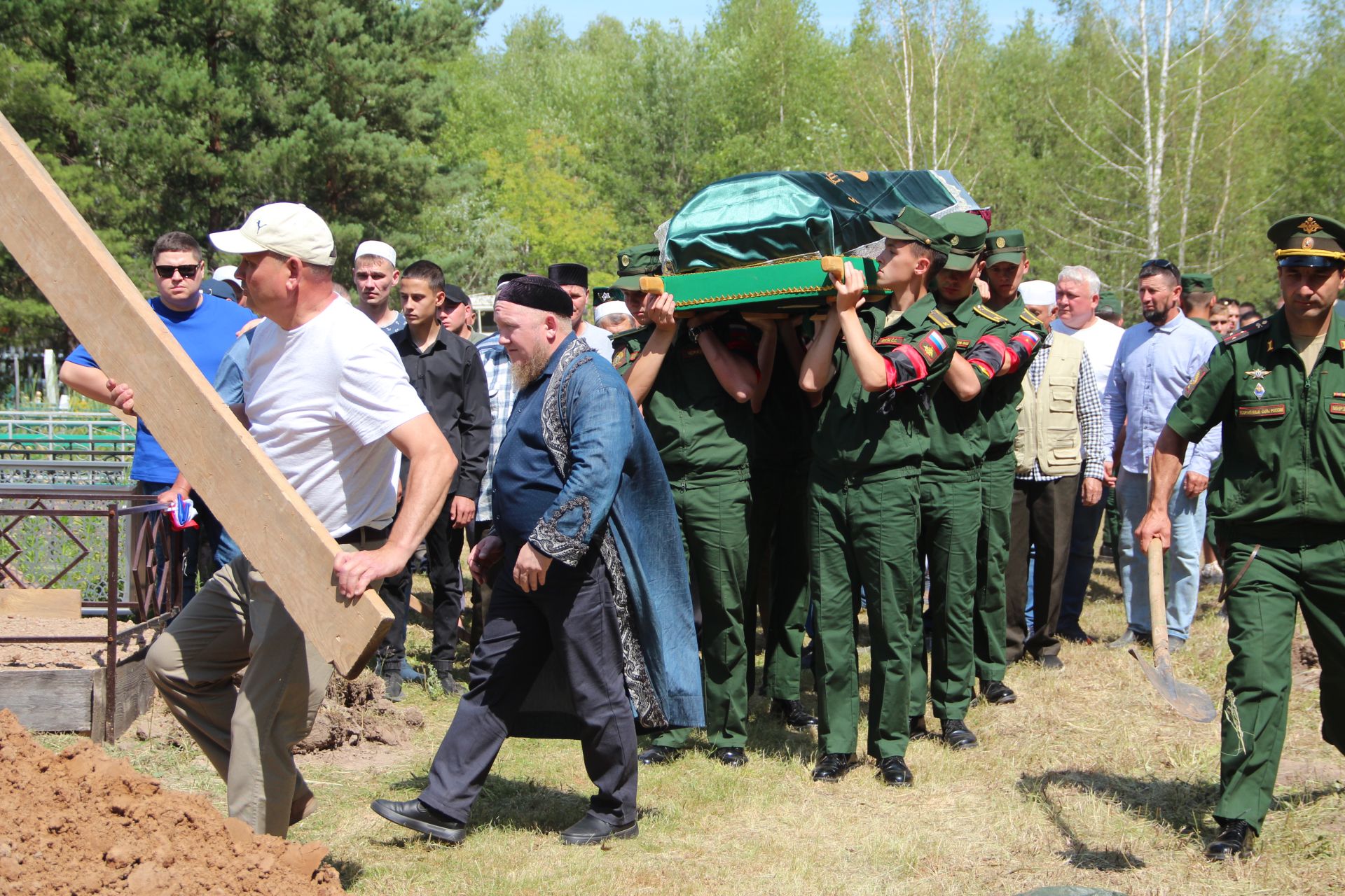 В Болгаре простились с героем, погибшим в зоне СВО