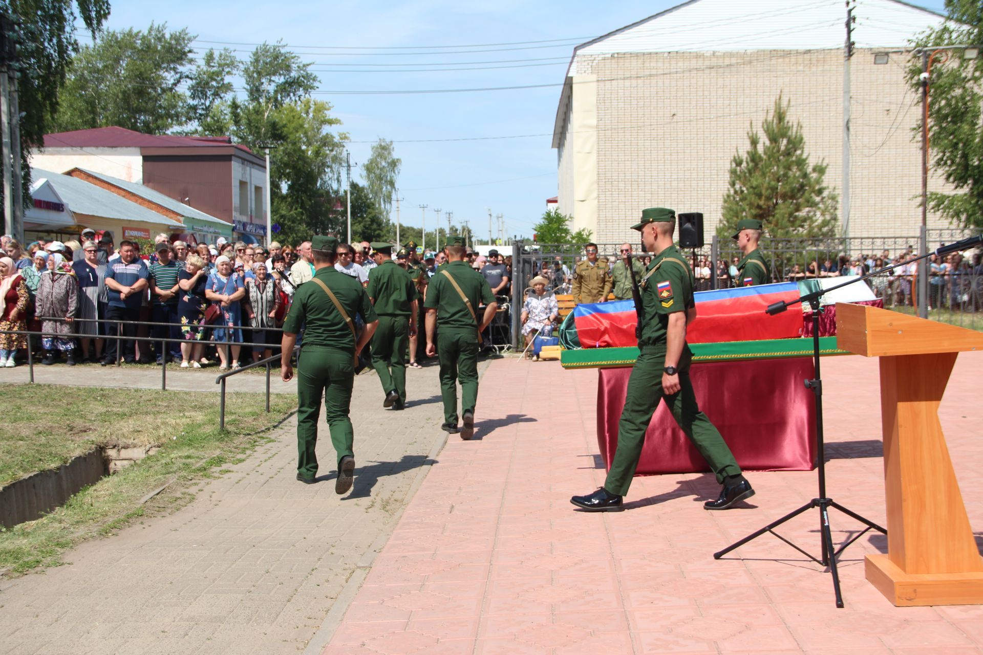 В Болгаре простились с героем, погибшим в зоне СВО