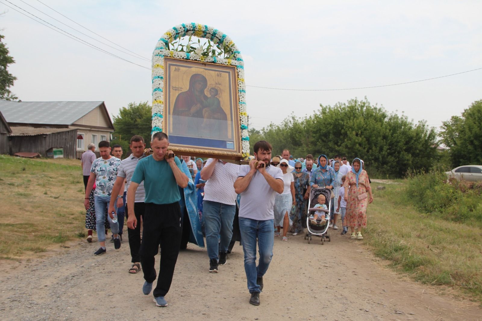 В селе Три Озера прошёл традиционный крестный ход