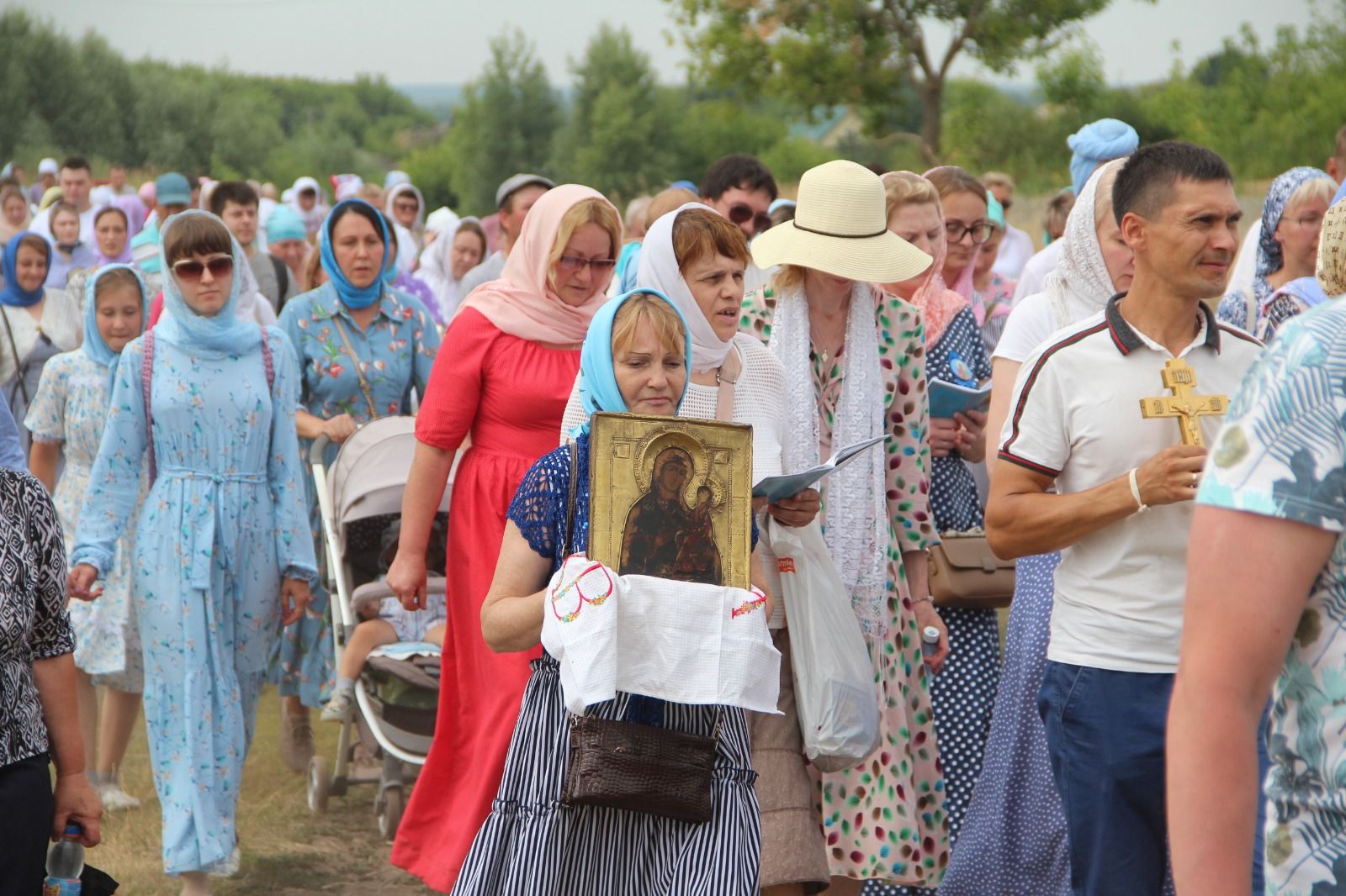 В селе Три Озера прошёл традиционный крестный ход