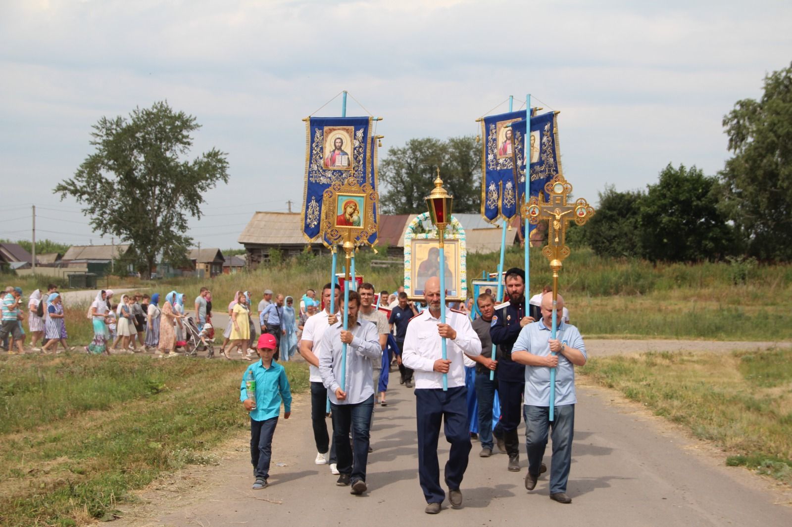 В селе Три Озера прошёл традиционный крестный ход