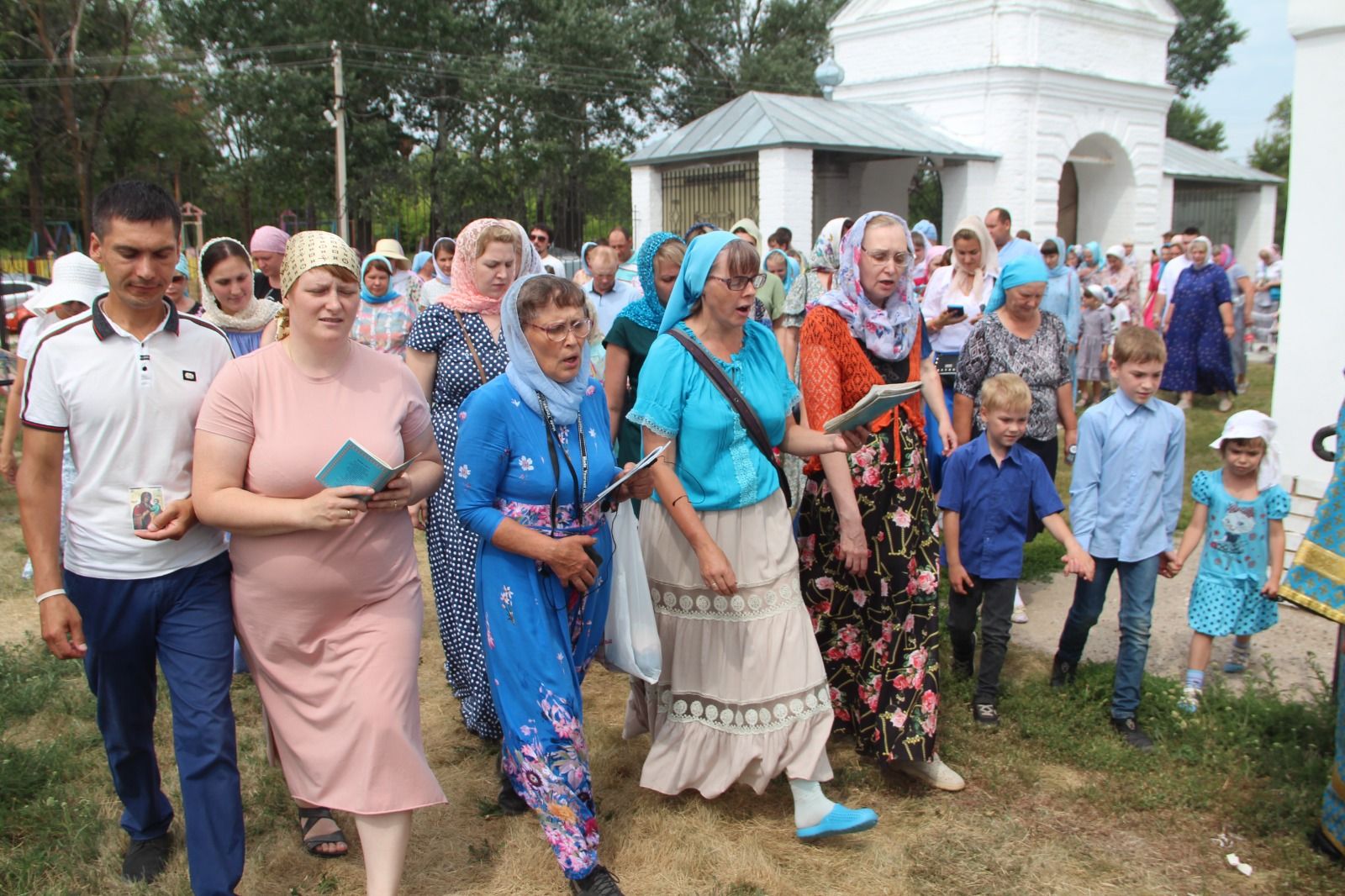 В селе Три Озера прошёл традиционный крестный ход