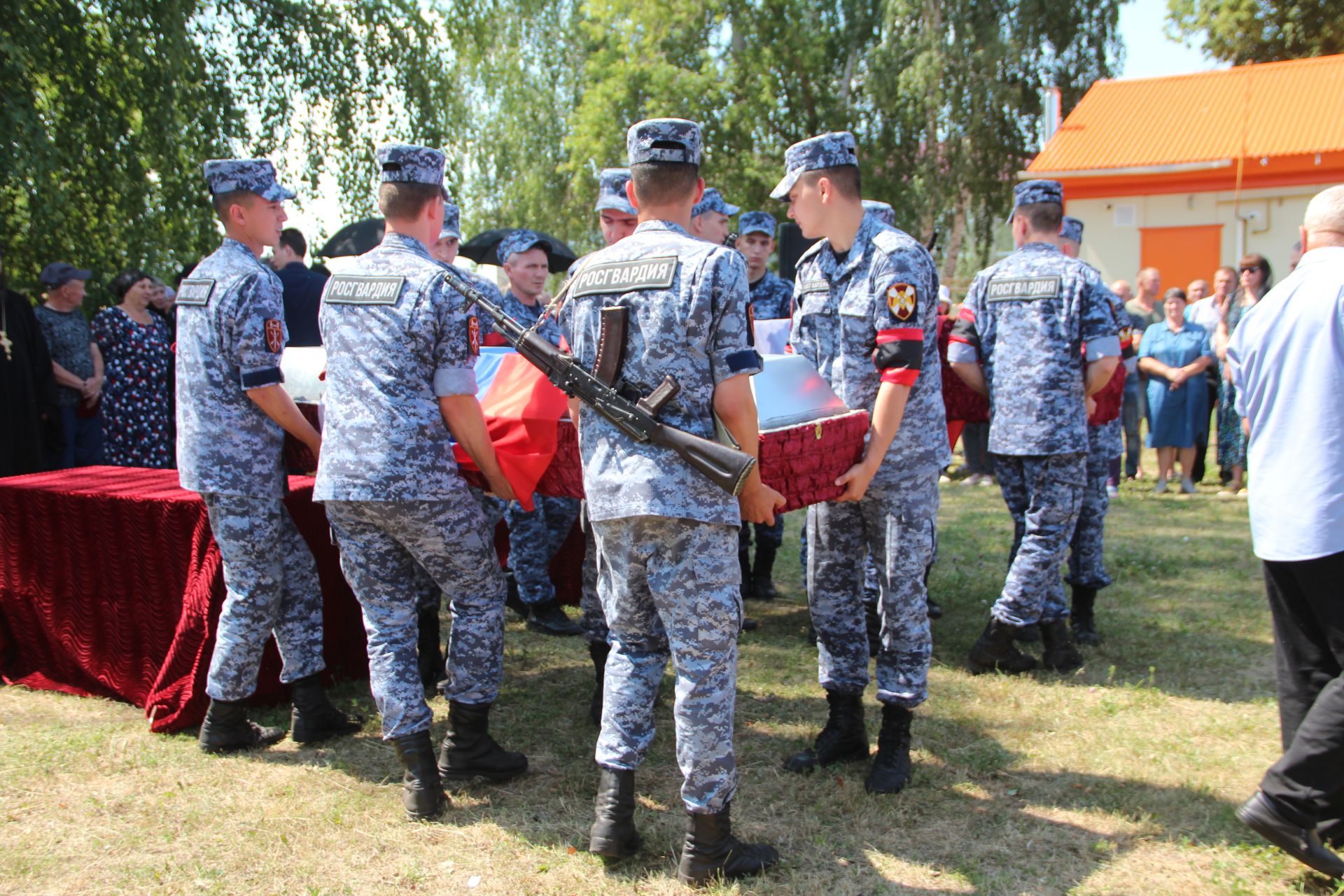 В Киме простились с погибшими бойцами СВО Александром Усовым и Иваном Туровым