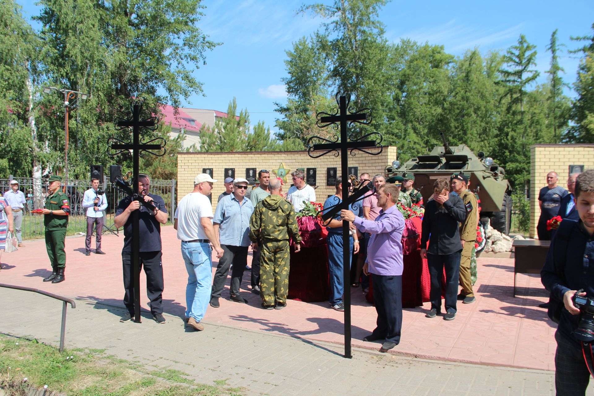 В Болгаре простились с погибшими в СВО Олегом Бельбасовым и Евгением Николаевым