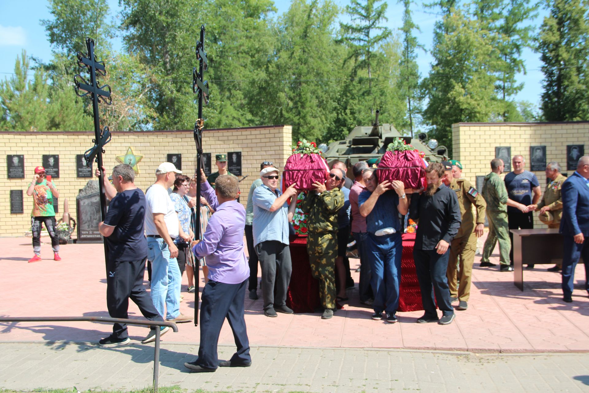 В Болгаре простились с погибшими в СВО Олегом Бельбасовым и Евгением Николаевым